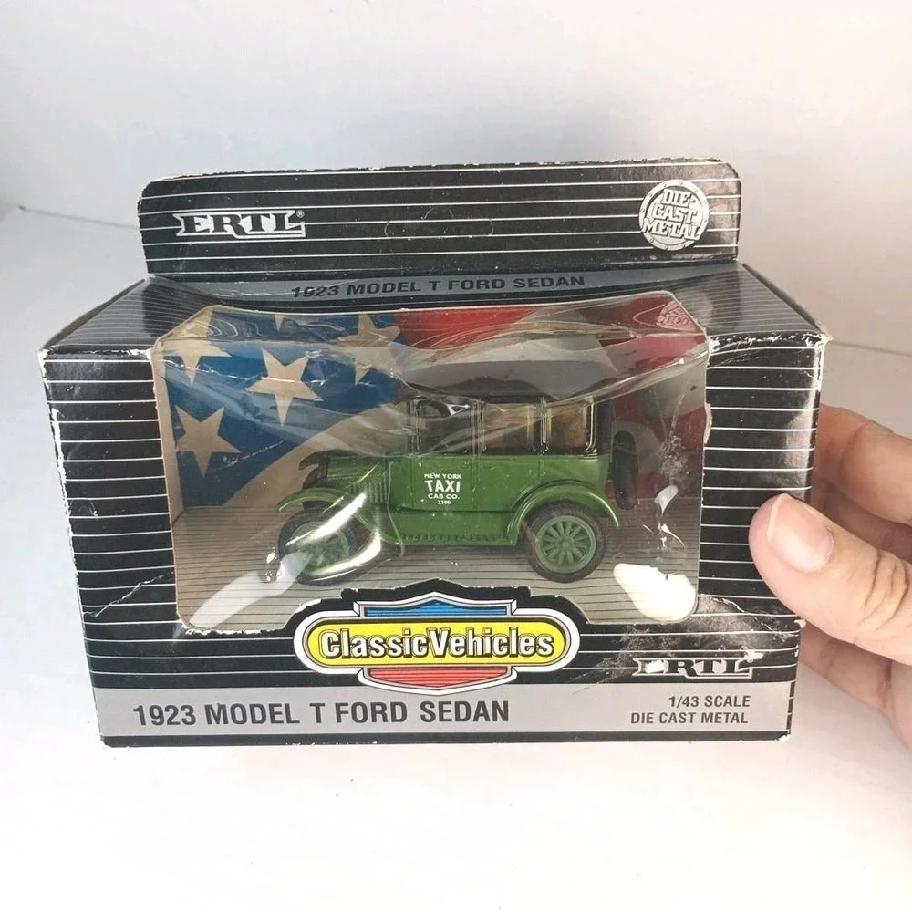 VTG 1991 ERTL 1923 Model T Diecast Model Car 1/43 Scale in Original Unopened Box